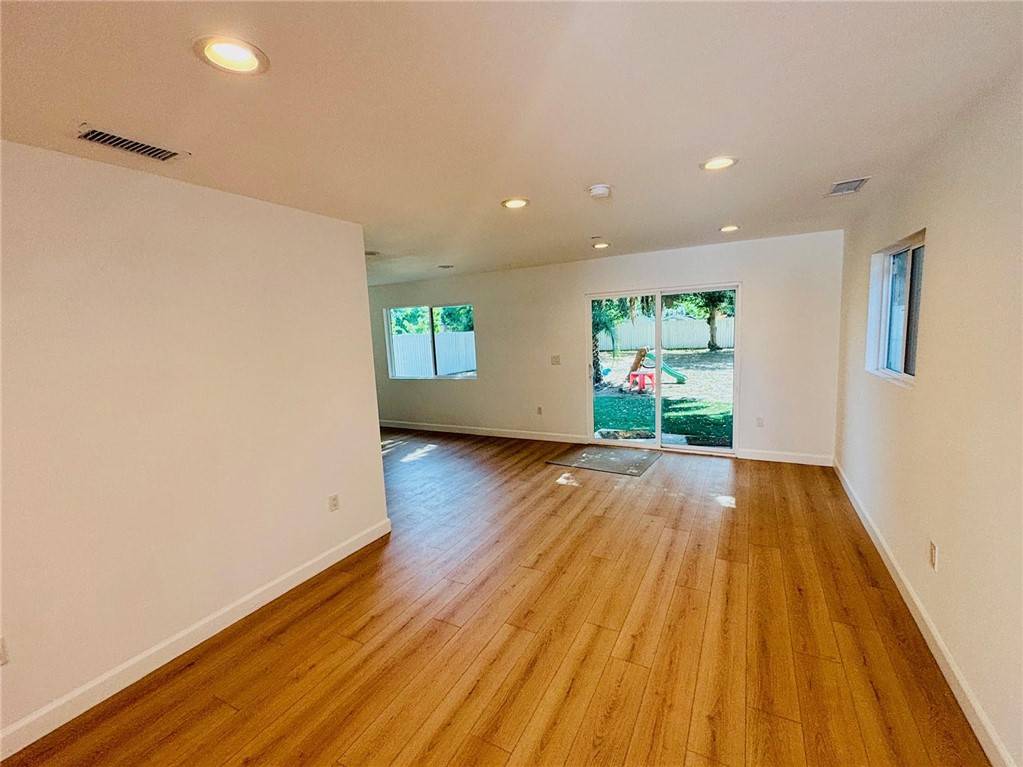 Van Nuys, CA 91405,14758 Lemay