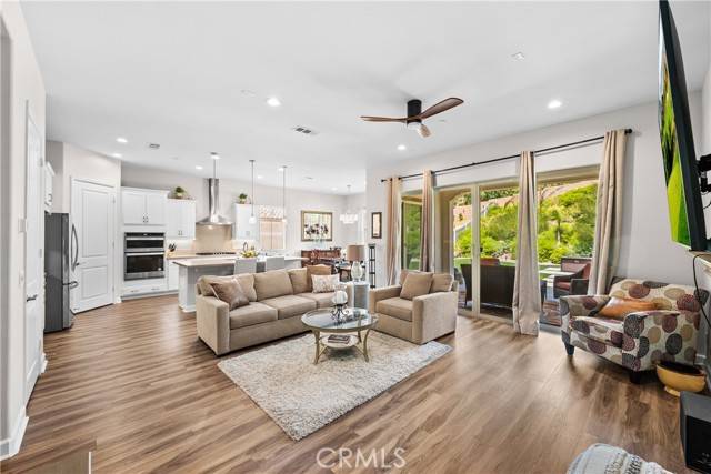 Corona, CA 92883,24184 Crestley DR