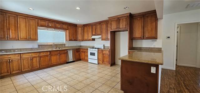 Reseda, CA 91335,7025 Rhea AVE