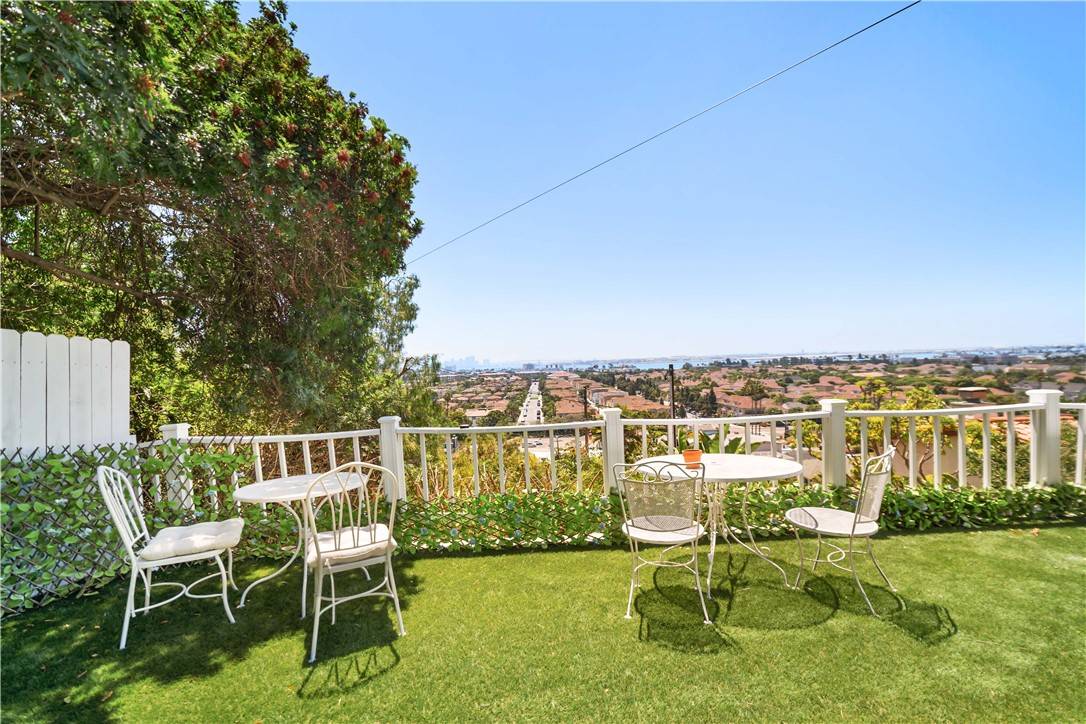 San Diego, CA 92106,3126 Russell ST