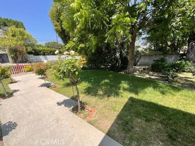 Encino, CA 91316,4748 White Oak AVE