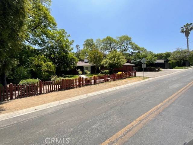 Encino, CA 91316,4748 White Oak AVE