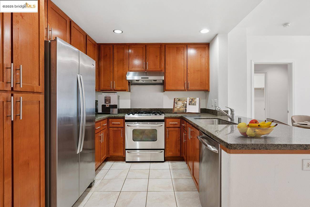 Oakland, CA 94607,423 7th Street 115