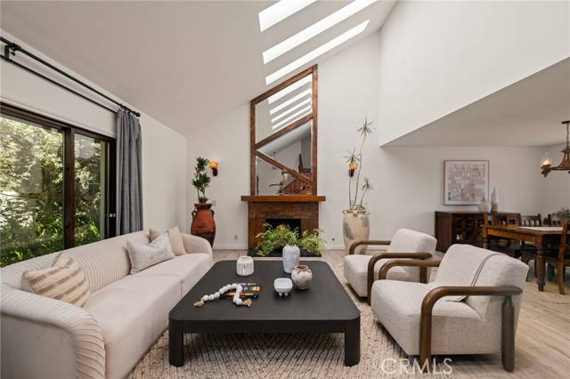 Los Angeles, CA 90068,6312 Tahoe DR