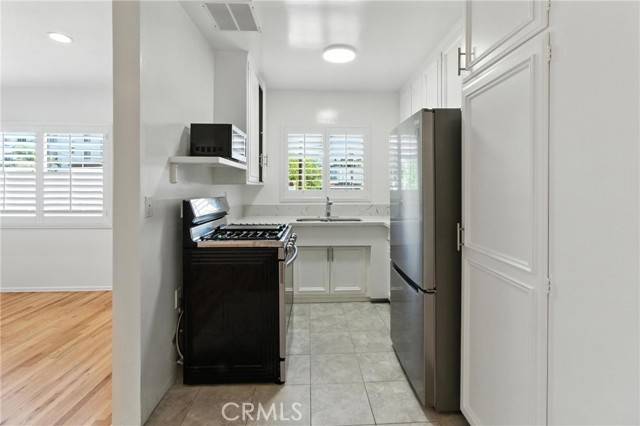 Sherman Oaks, CA 91403,14205 Moorpark St.