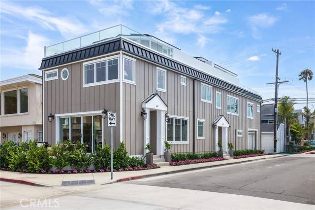 Newport Beach, CA 92661,825 W Bay AVE A