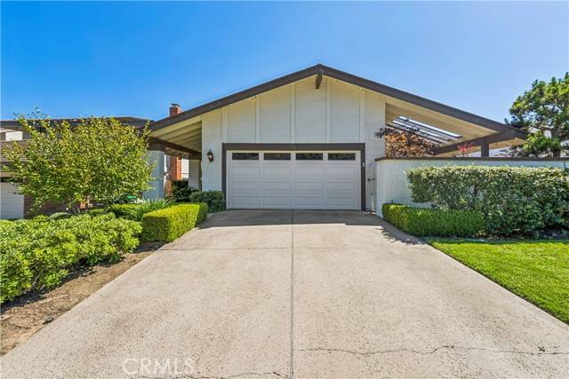 Corona Del Mar, CA 92625,34 Mainsail DR