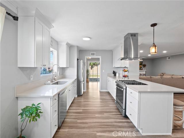 Simi Valley, CA 93065,896 Moffatt CIR