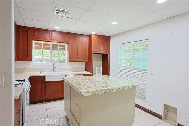 Northridge, CA 91324,19222 Roscoe BLD