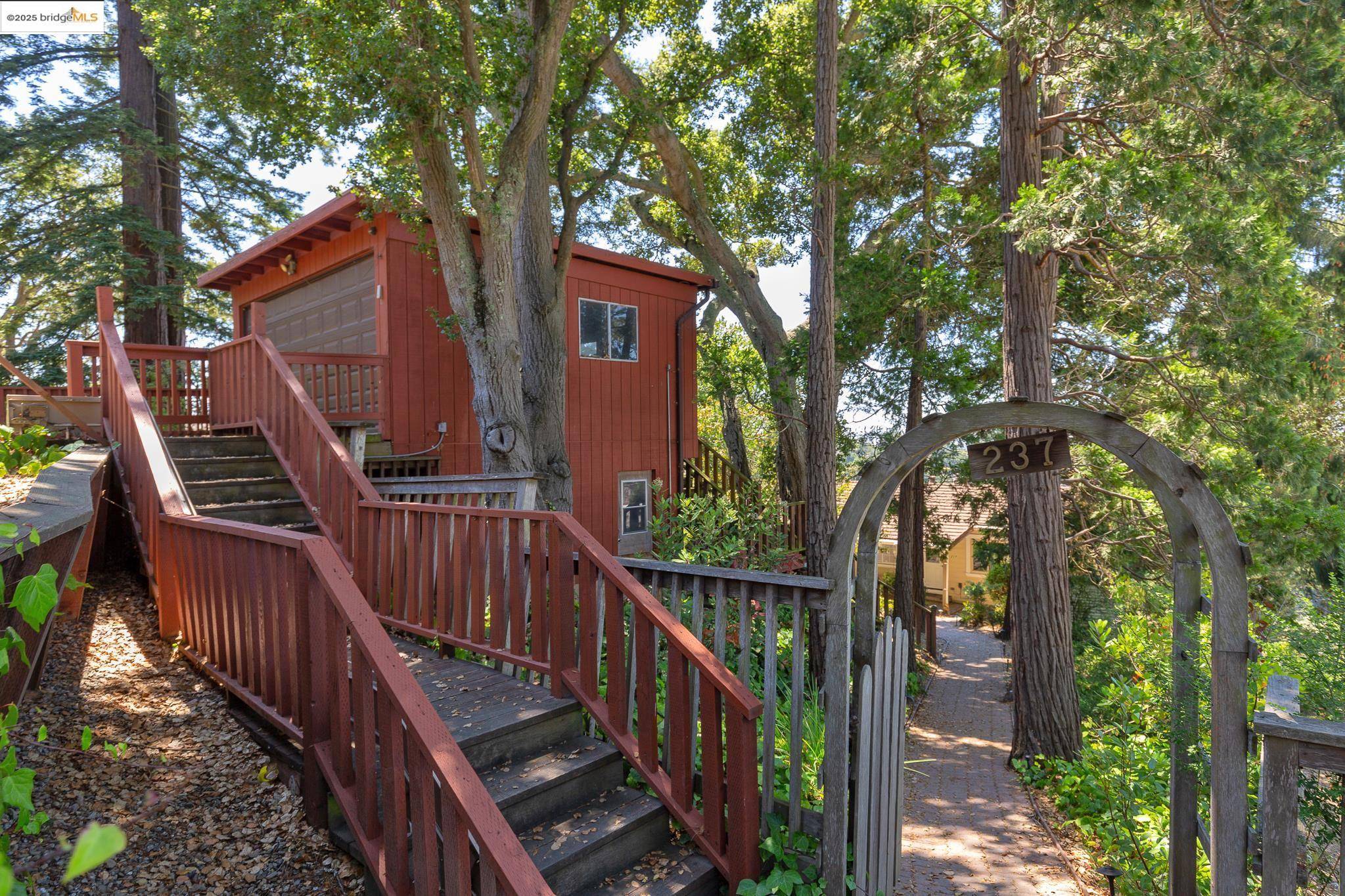 Oakland, CA 94611-1933,237 Taurus Ave.