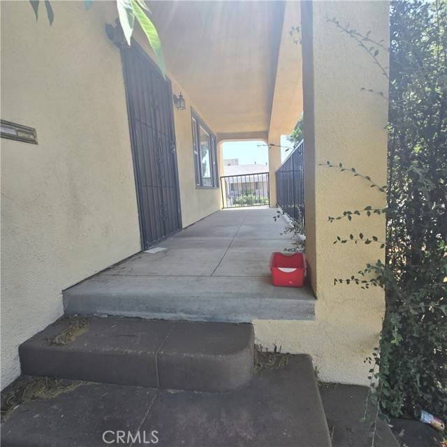 Los Angeles, CA 90042,5427 Meridian ST