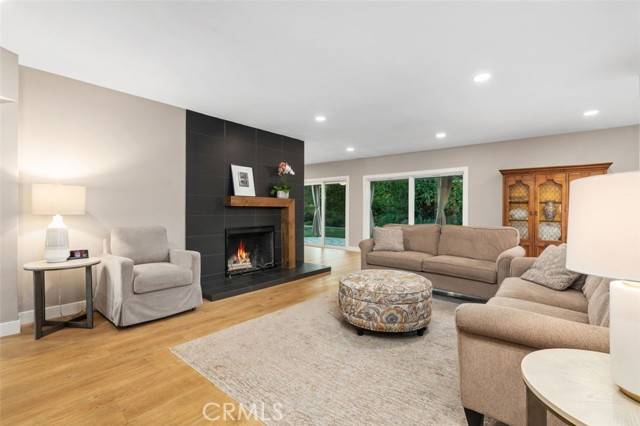 Woodland Hills, CA 91367,6207 Capistrano AVE