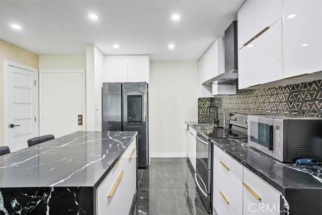 Valley Village, CA 91607,12720 Burbank BLD 118