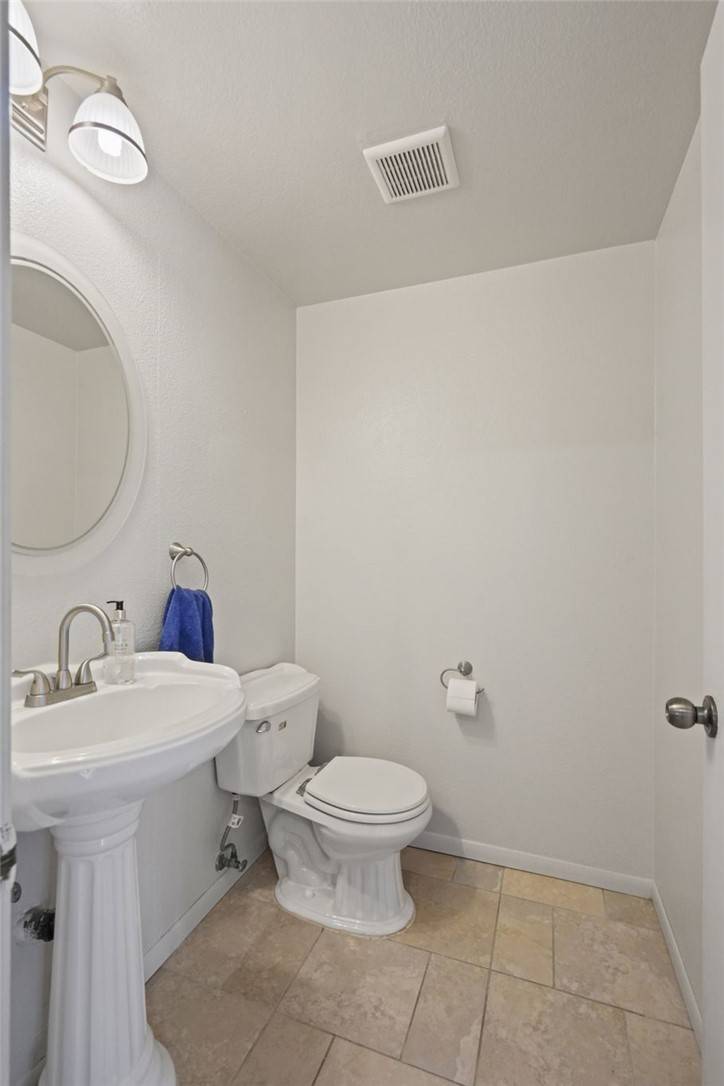 Chatsworth, CA 91311,21901 Dupont ST 17