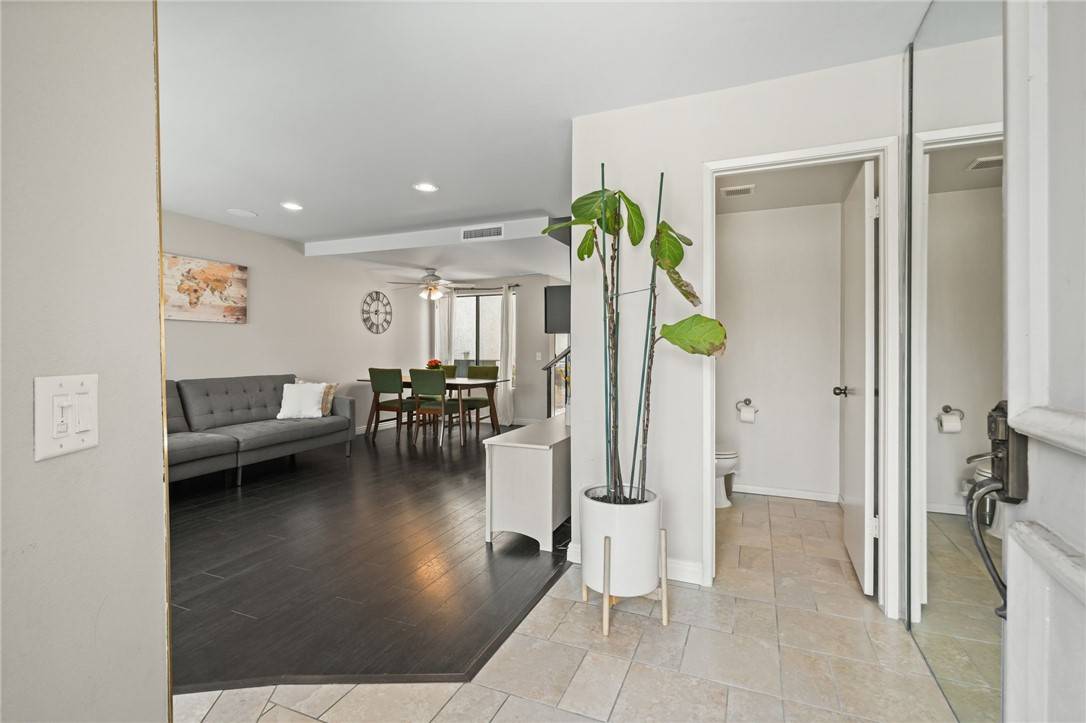 Chatsworth, CA 91311,21901 Dupont ST 17