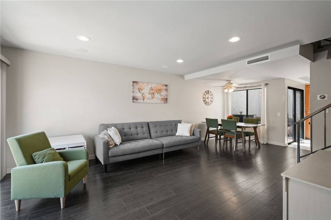 Chatsworth, CA 91311,21901 Dupont ST 17