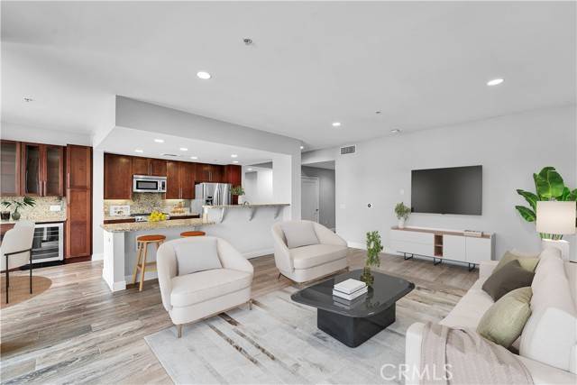 Long Beach, CA 90802,300 E 4th ST 204