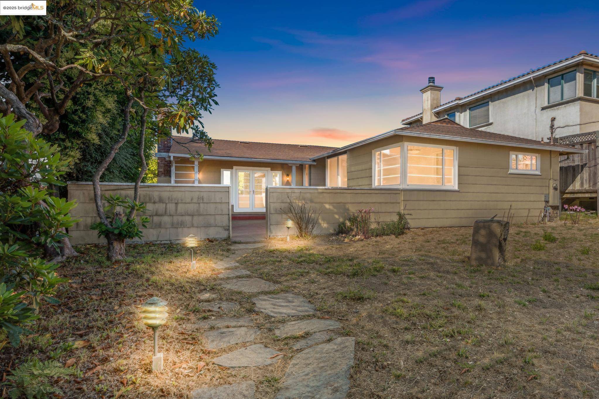 Oakland, CA 94611,119 Villanova Dr