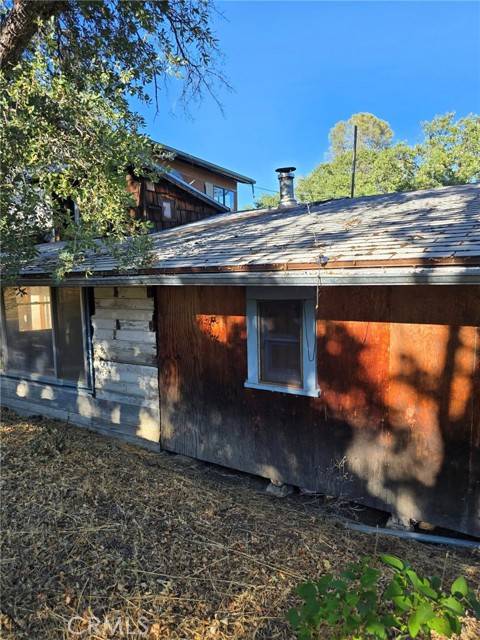 Clearlake Oaks, CA 95423,728 Watertrough RD