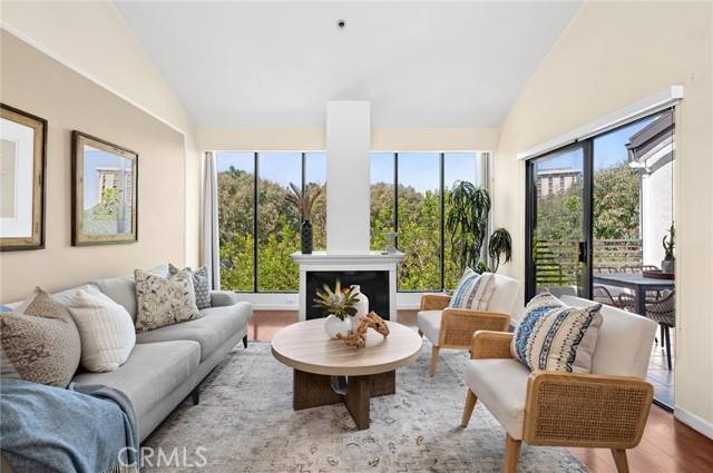 Newport Beach, CA 92663,230 Lille LN 304