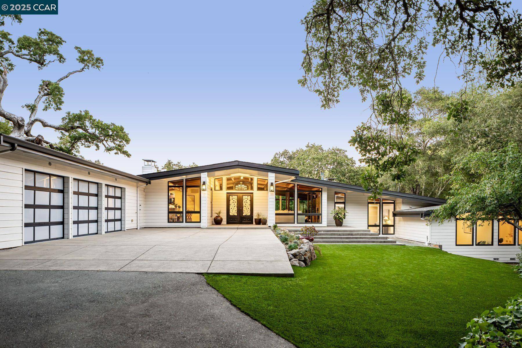 Orinda, CA 94563,8 Oak Arbor Rd