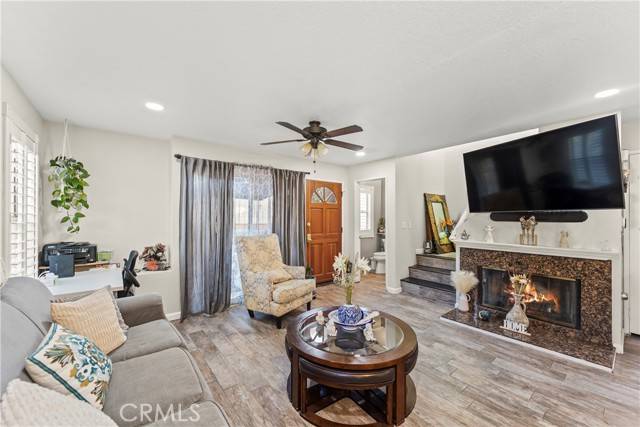 Saugus, CA 91350,22617 Copper Hill DR 121