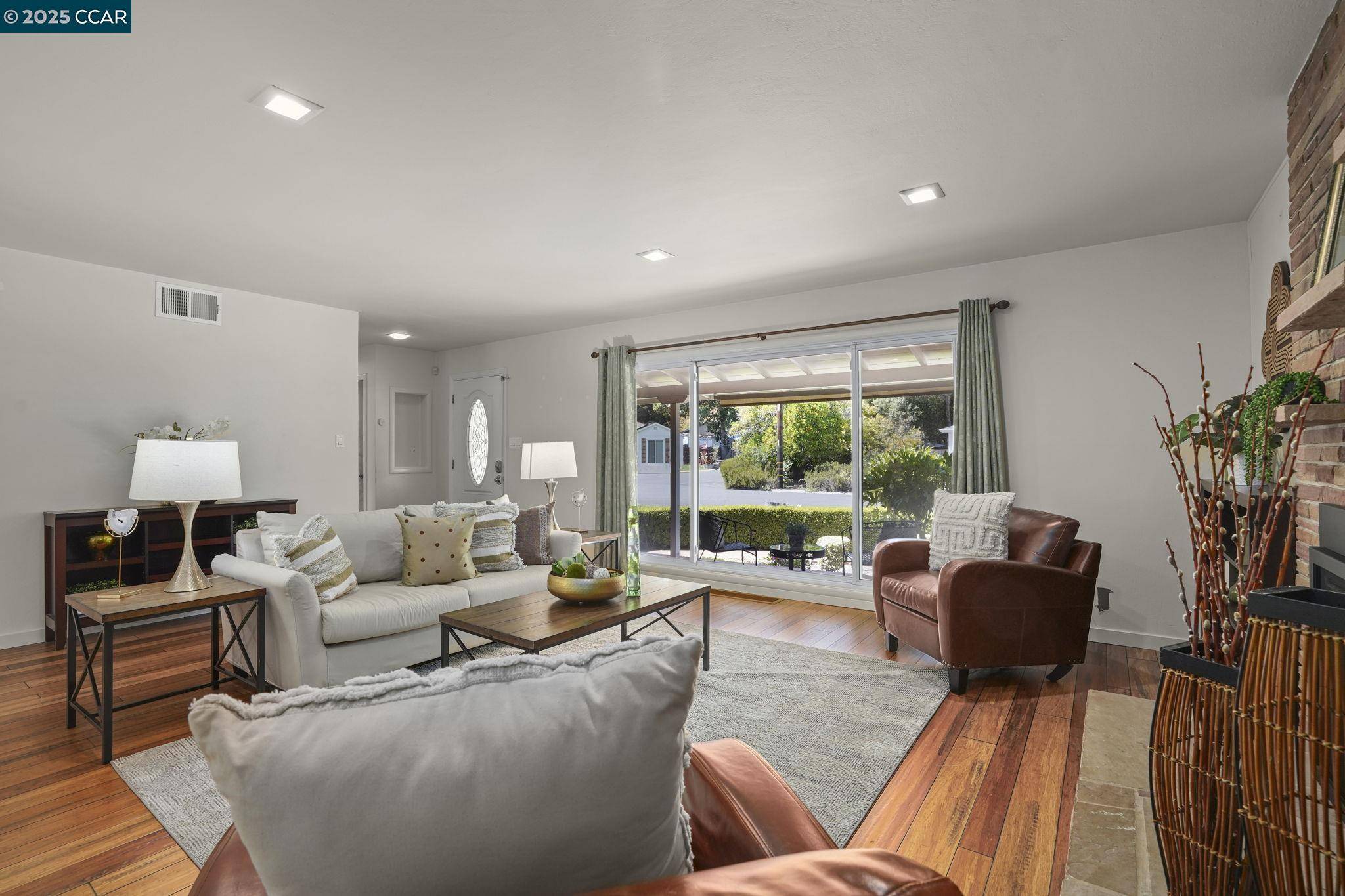 Martinez, CA 94553,8 Laurel CT