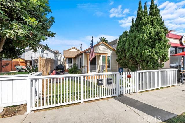 Huntington Beach, CA 92648,323 11th ST