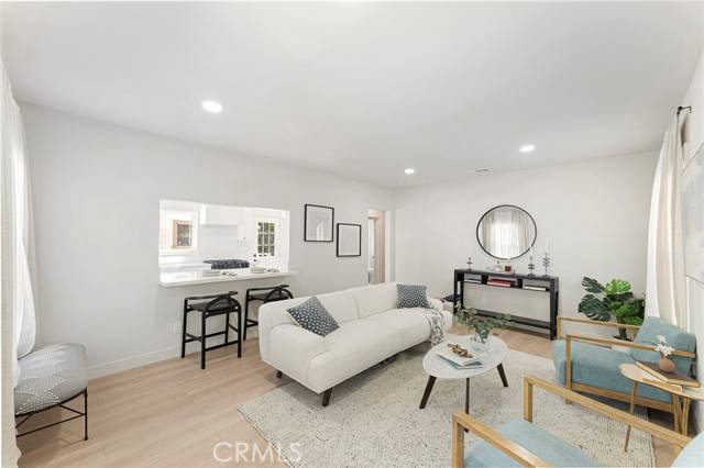 Los Angeles, CA 90065,2626 Crestmoore PL