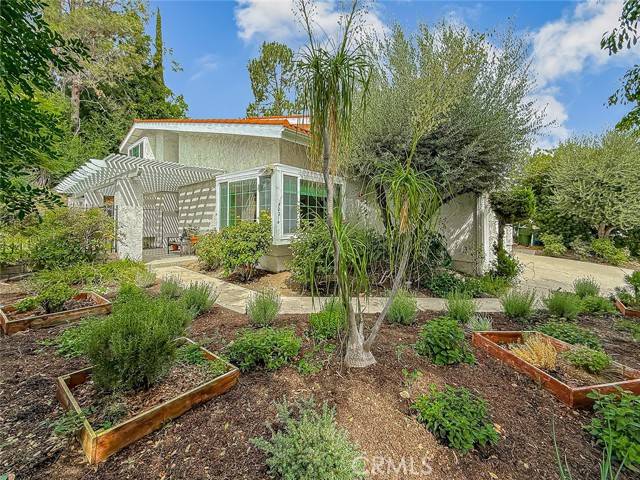 Calabasas, CA 91301,5021 Ambridge DR