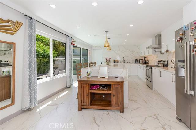 Chatsworth, CA 91311,10426 Larwin AVE