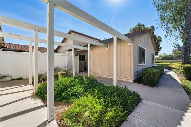 Corona, CA 92882,1107 Border AVE