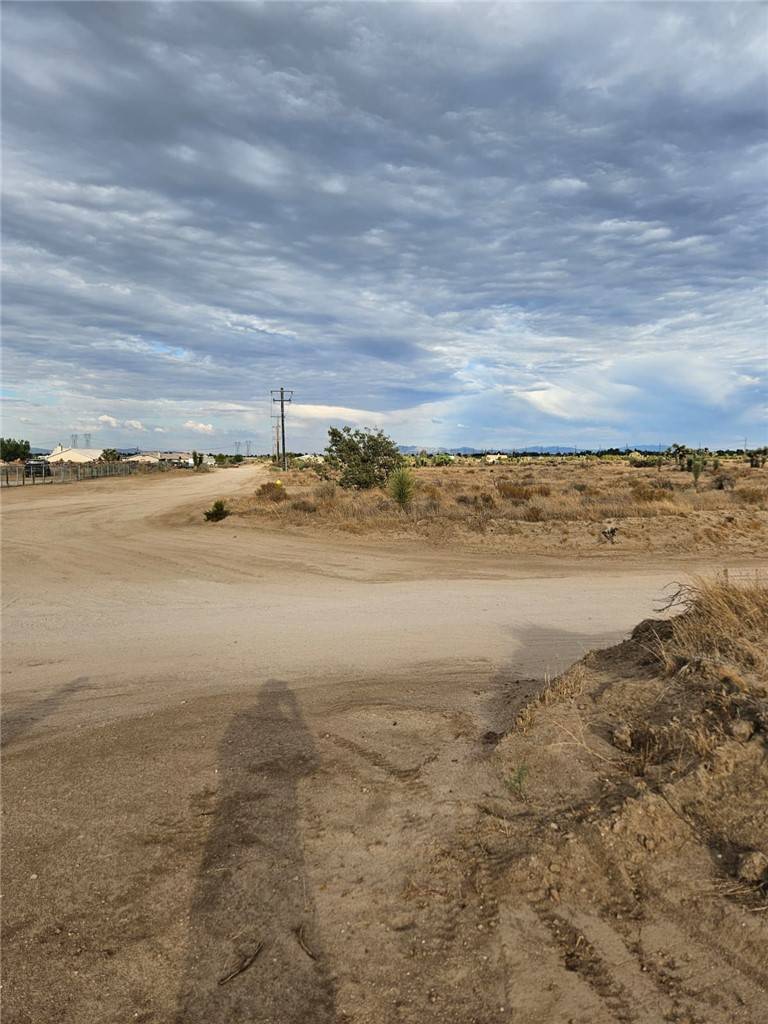 Phelan, CA 92371,0 Eaby RD