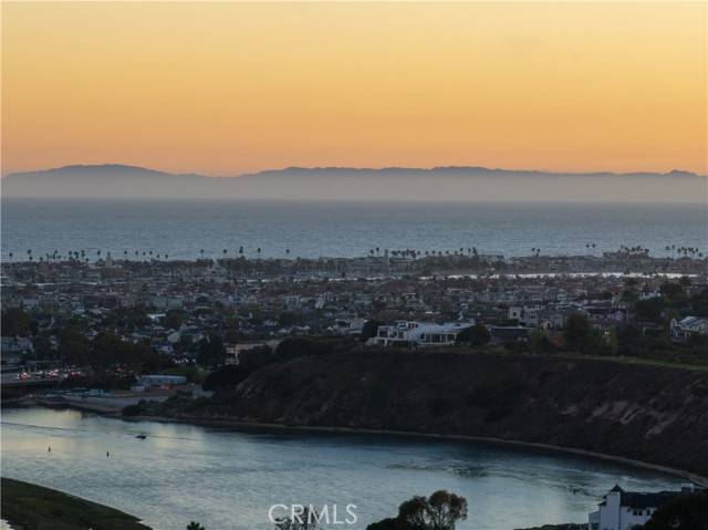 Newport Beach, CA 92660,1032 Santiago DR