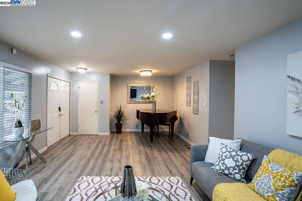 Fremont, CA 94538,40696 Robin St