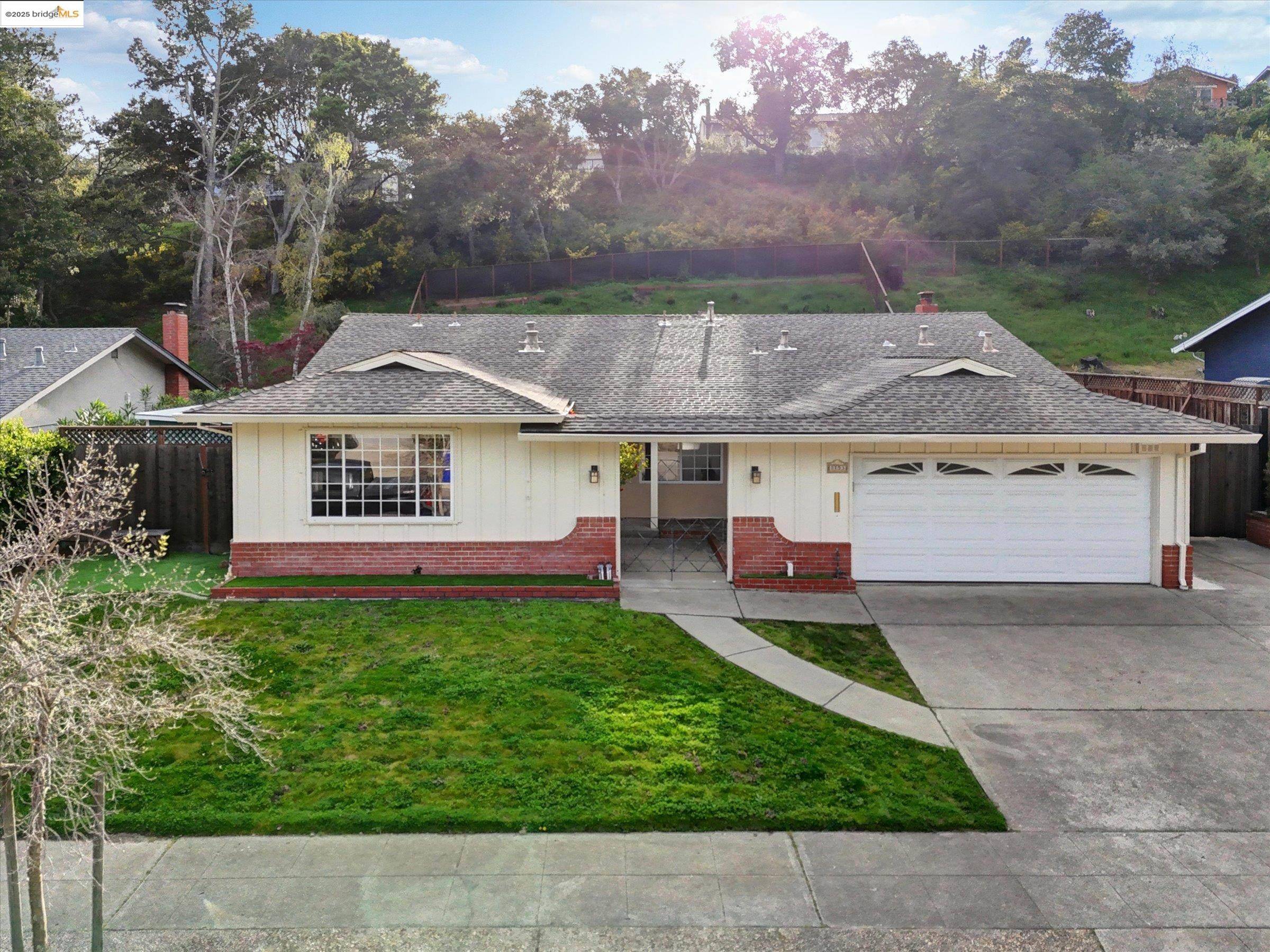 Oakland, CA 94605,8153 Surrey Ln