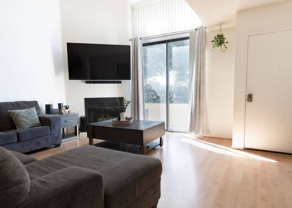 Chatsworth, CA 91311,21241 Lassen ST 1