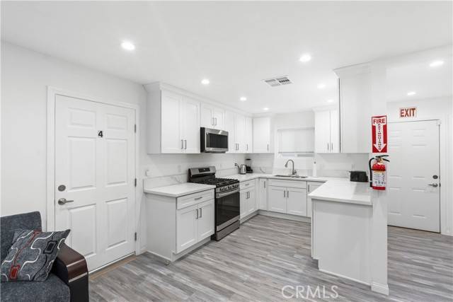 North Hollywood, CA 91606,6738 Coldwater CYN