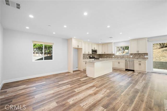 Sun Valley, CA 91352,8600 Bluffdale DR