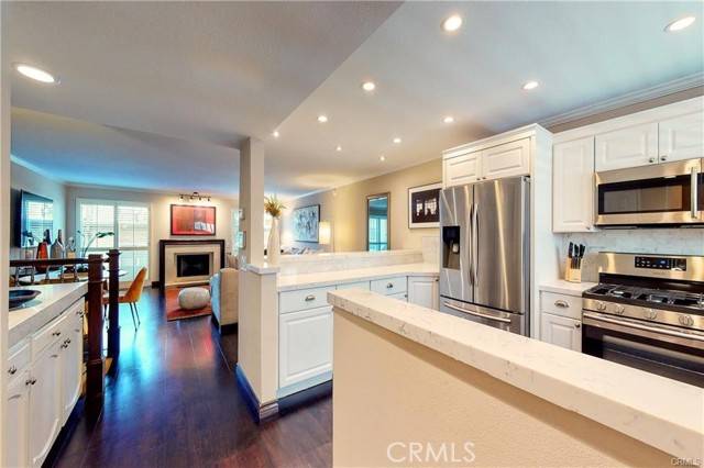 Sherman Oaks, CA 91403,4415 Saugus AVE 208