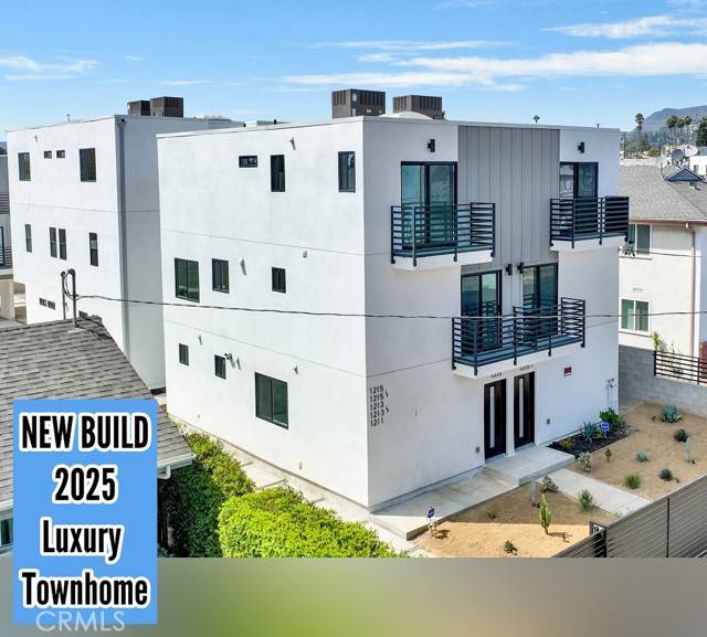 Los Angeles, CA 90029,1213 N. Kingsley DR 1213 1/2