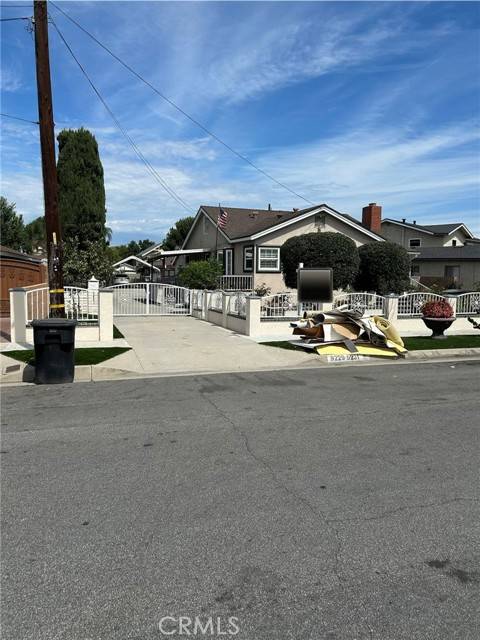 Bellflower, CA 90706,9229 Mandale