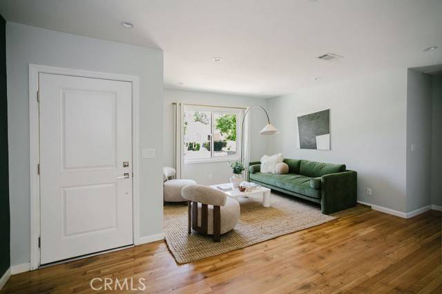 Encino, CA 91316,17442 Burma