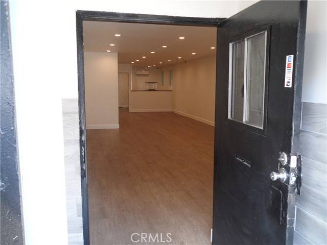 Los Angeles, CA 90003,8763 S San Pedro ST