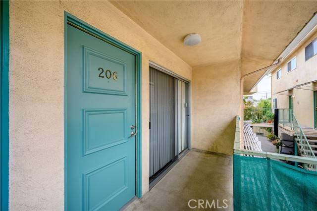 Glendale, CA 91206,121 Sinclair AVE 206