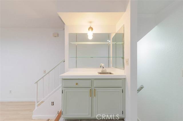 Chatsworth, CA 91311,10229 Variel AVE 22