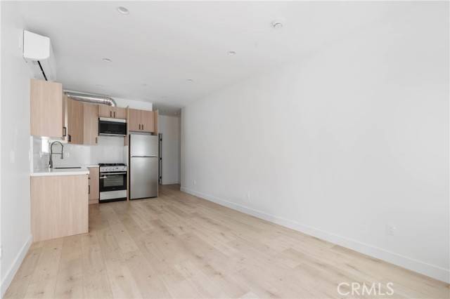 Granada Hills, CA 91344,11140 Woodley AVE 1/4