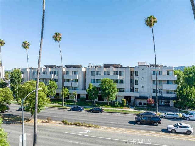 Reseda, CA 91335,19350 Sherman Way 103