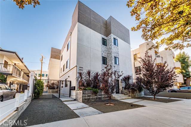 Sherman Oaks, CA 91403,14944 Moorpark ST