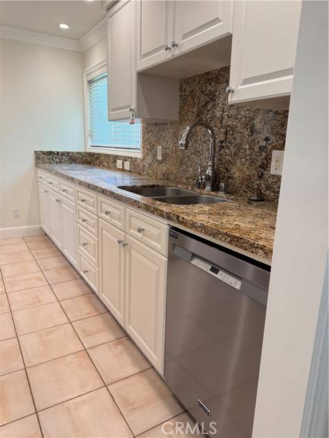 Calabasas, CA 91302,4728 Park Granada 230